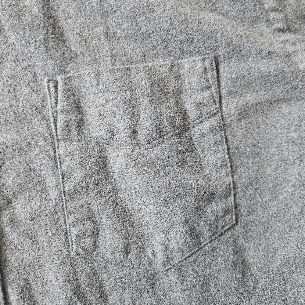 UNTUCKit Brushed Flannel Button Down Size Medium - image 4